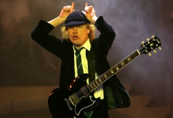 AC/DC 主音吉他Angus Young